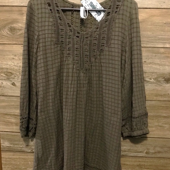Monoreno Tops - SALE! NWT Monoreno Women L long sleeve green tunic